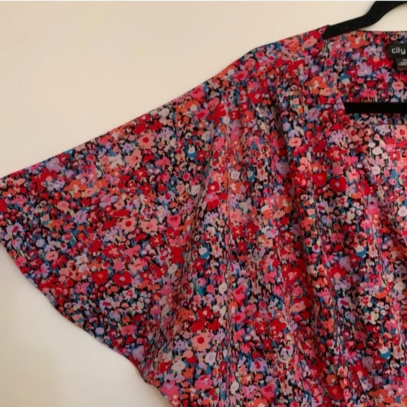 City Chic ditst floral faux wrap dress - Picture 4 of 8